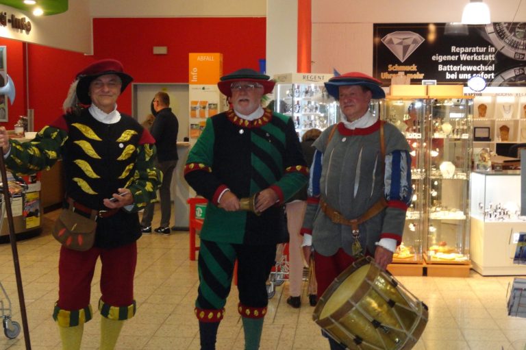 Gallimarkt Volksfest 2ter Mittwoch Eröffnung durch die Herolde im Oktober Leer Ostfriesland Ferienhaus Amelsberg