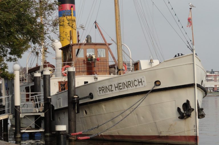 Prinz Heinrich historisches Dampfschiff Stapellauf 1909 auf der Meyer Werft in Papenburg