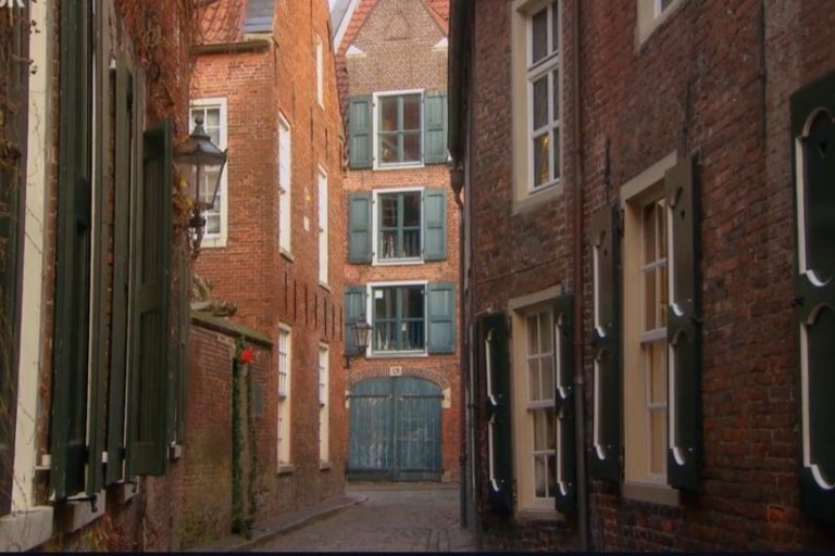 Eine Gasse in der Altsatdt von Leer Ostfriesland Ferienhaus Amelsberg